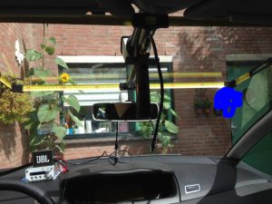 De meetlint-antenne ingebouwd in de auto